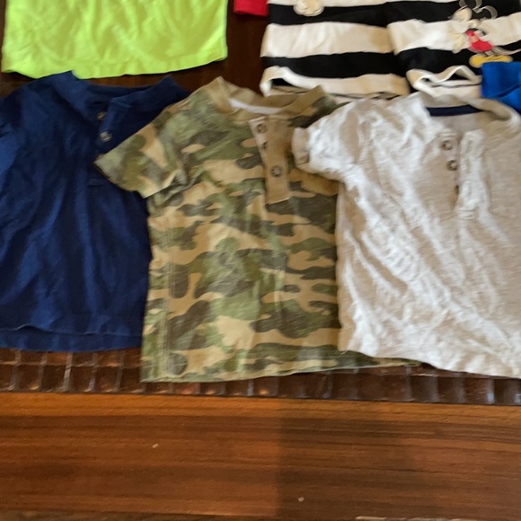 (7) 18 M boys shirts plus one shorts - Picture 4 of 5